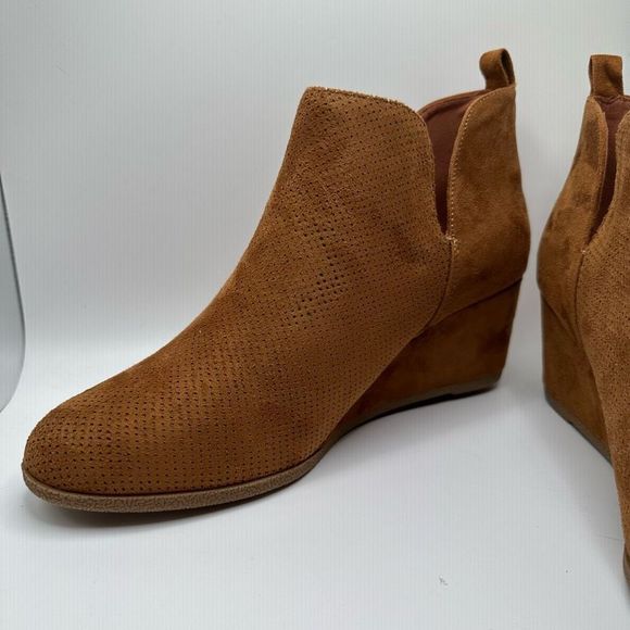 CUSHIONAIRE Women's wedge bootie +Memory Foam 9.5 WIDE CHESTNUT - Picture 7 of 7